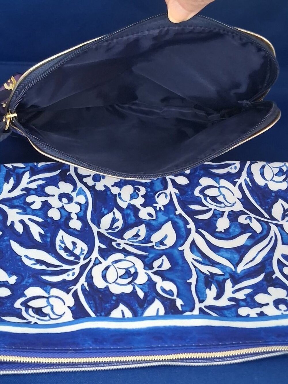 Estée Lauder Cosmetic Bag Duo Floral Pouch & Gold Chain Print Case - Picture 12 of 12